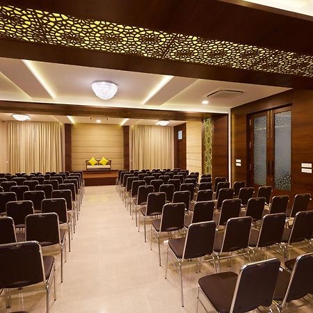 Hotel Kamar Residences And Banquets Chennai Extérieur photo