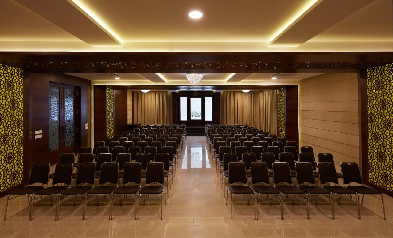 Hotel Kamar Residences And Banquets Chennai Extérieur photo