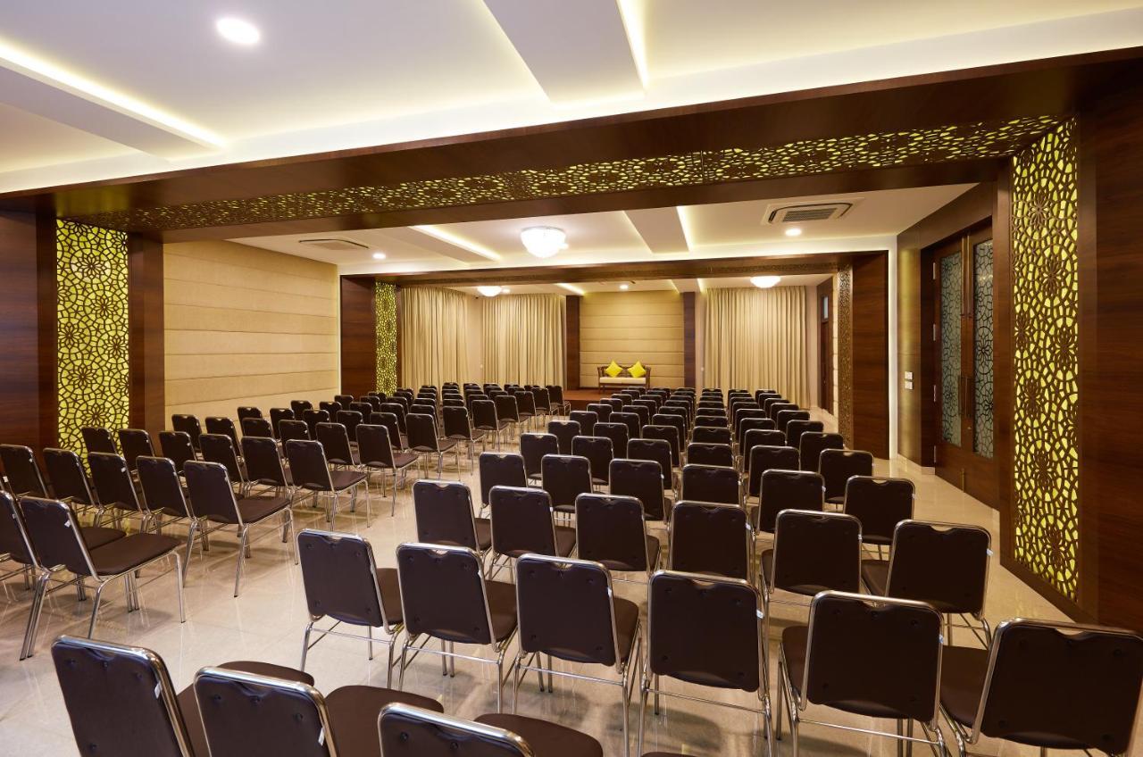 Hotel Kamar Residences And Banquets Chennai Extérieur photo