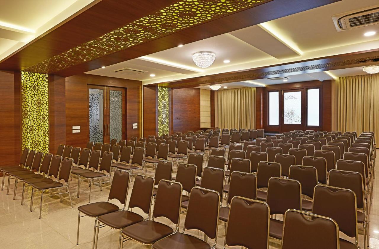 Hotel Kamar Residences And Banquets Chennai Extérieur photo