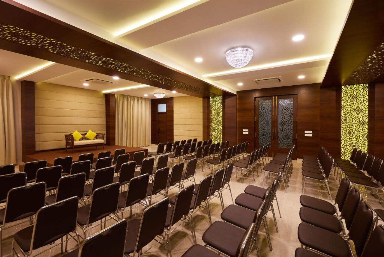 Hotel Kamar Residences And Banquets Chennai Extérieur photo