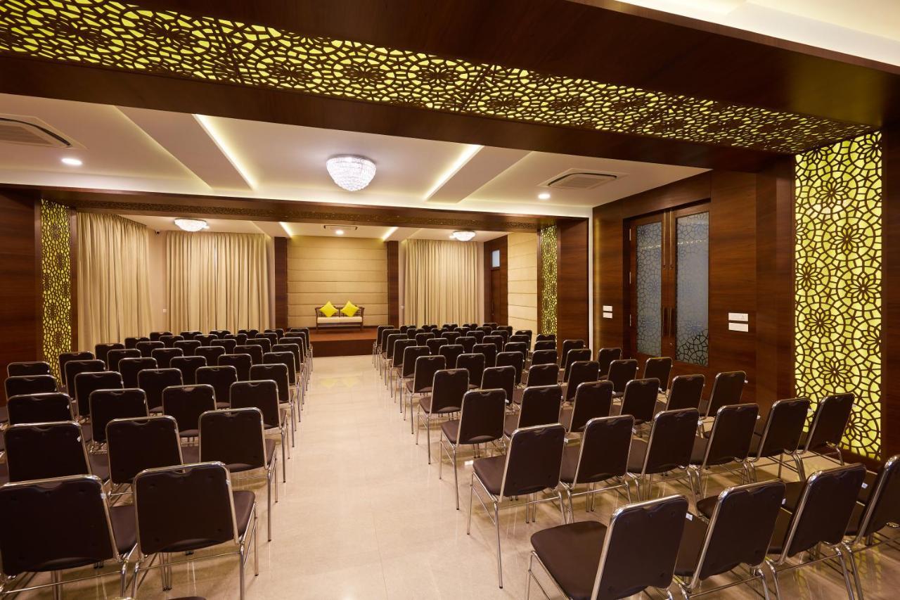 Hotel Kamar Residences And Banquets Chennai Extérieur photo