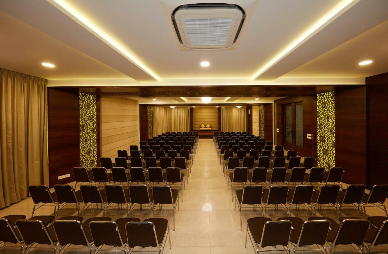 Hotel Kamar Residences And Banquets Chennai Extérieur photo